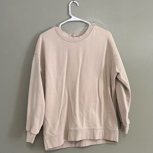 LULULEMON Women’s Long Sleeve Crew Neck in size 6
